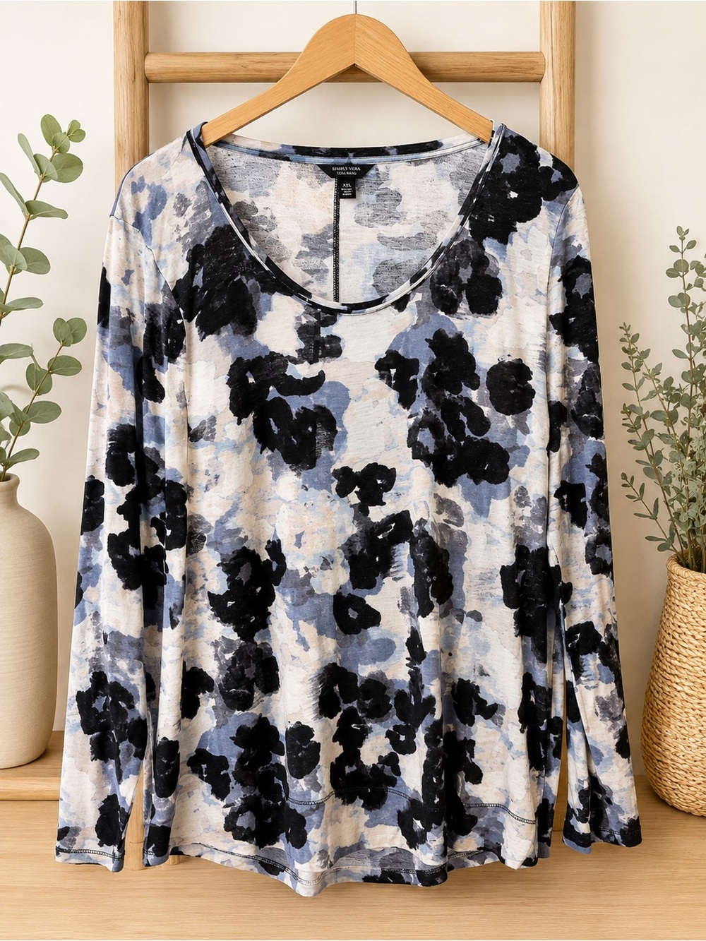 Simply Vera Vera Wang Abstract Floral Long Sleeve Tee in Blue and Black